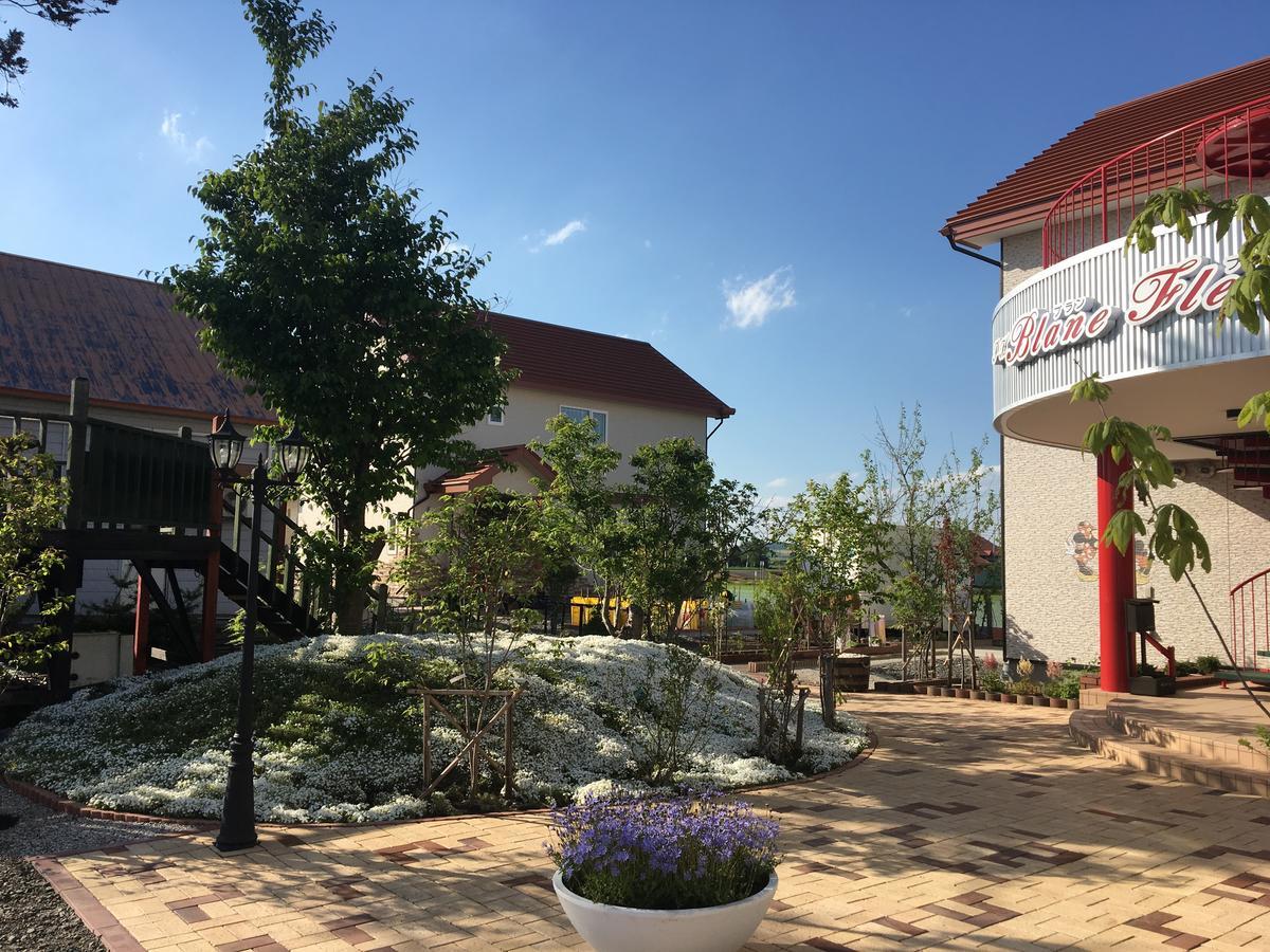 Petit Hotel Blanc Fleur Nakafurano Buitenkant foto