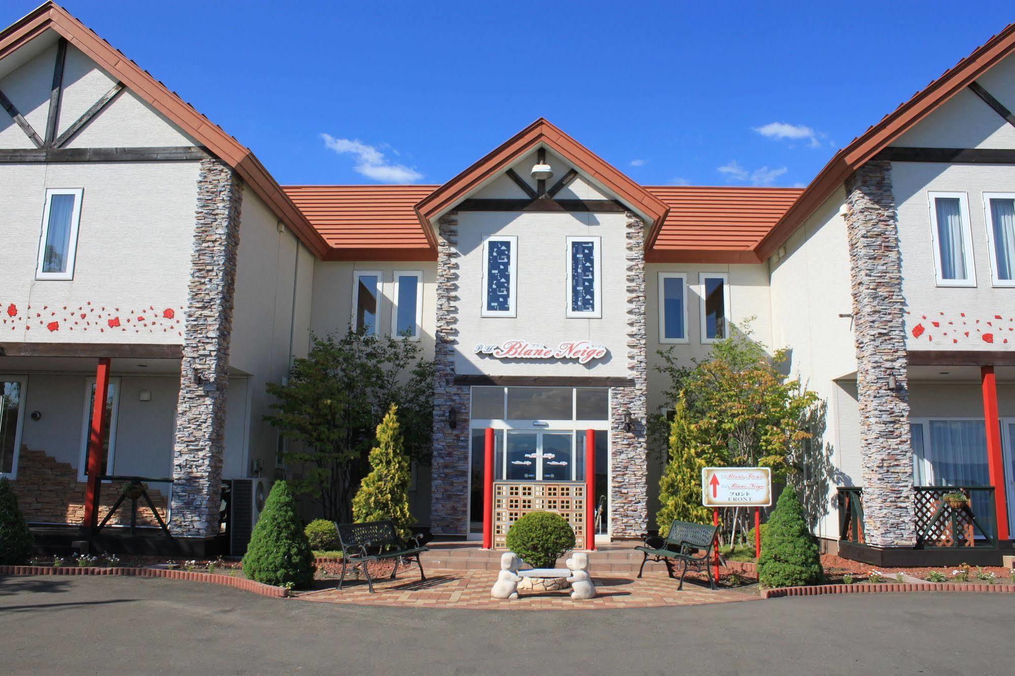 Petit Hotel Blanc Fleur Nakafurano Buitenkant foto